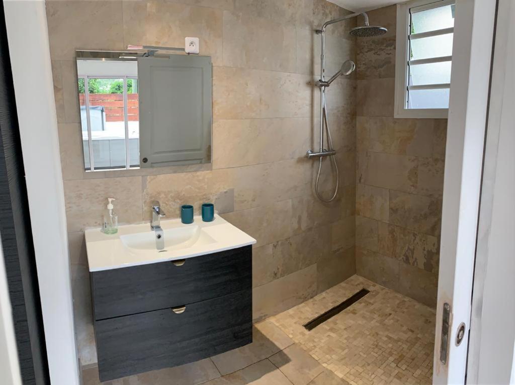 Appartement Saint Gilles Les Bains Ngoại thất bức ảnh